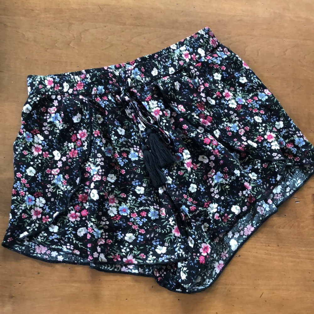 American Eagle Black Floral Shorts
